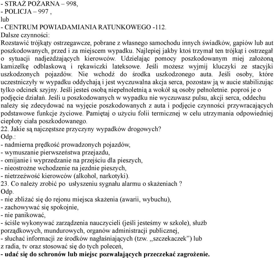 Najlepiej jakby ktoś trzymał ten trójkąt i ostrzegał o sytuacji nadjeżdżających kierowców. Udzielając pomocy poszkodowanym miej założoną kamizelkę odblaskową i rękawiczki lateksowe.