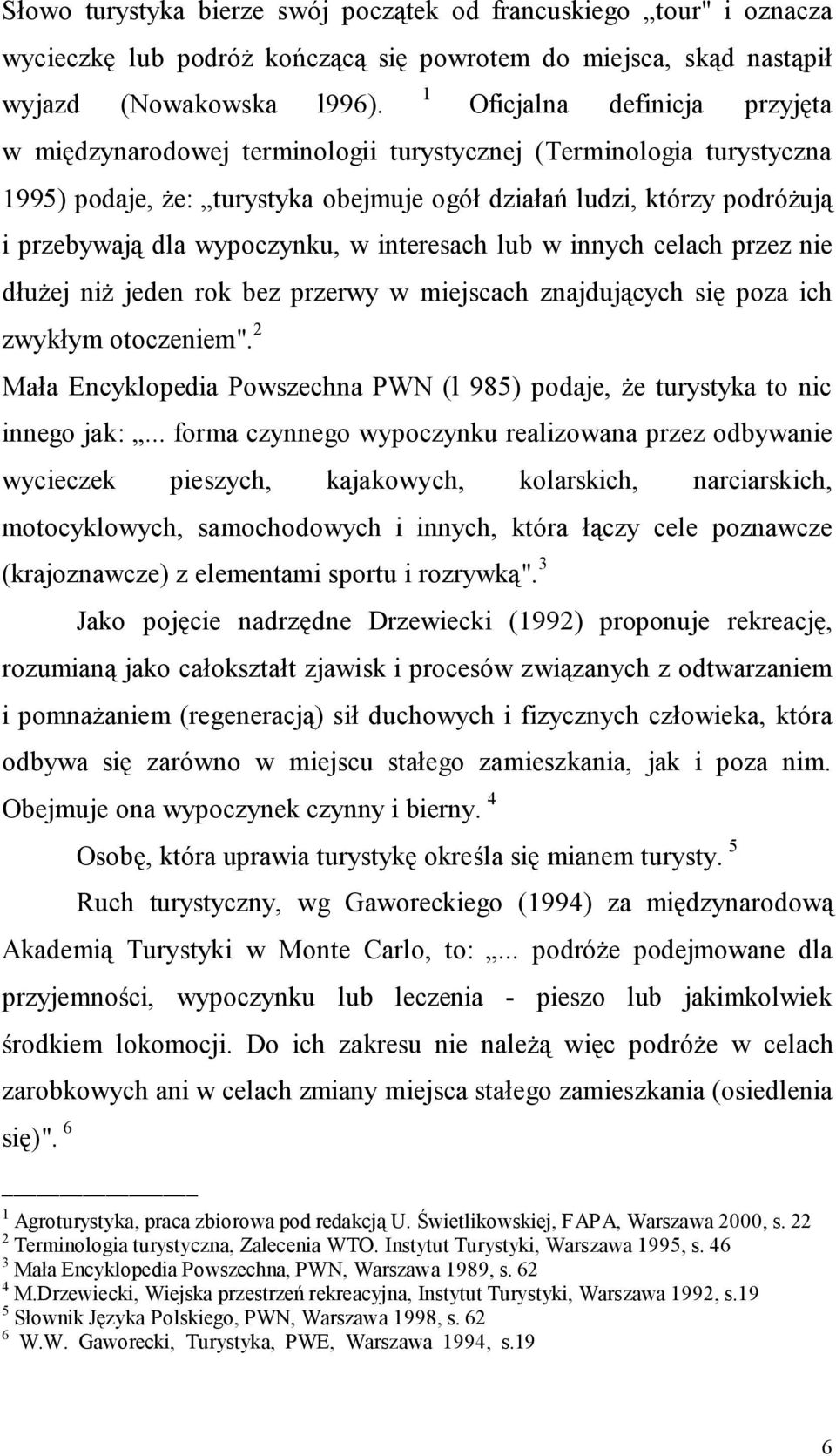 wypoczynku, w interesach lub w innych celach przez nie dłużej niż jeden rok bez przerwy w miejscach znajdujących się poza ich zwykłym otoczeniem".