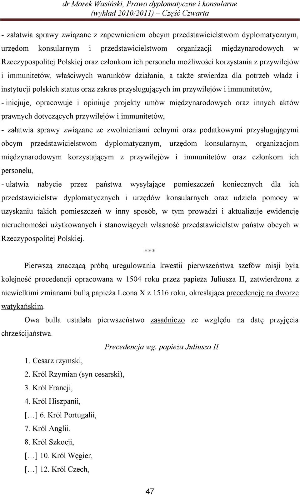 przywilejów i immunitetów, - inicjuje, opracowuje i opiniuje projekty umów międzynarodowych oraz innych aktów prawnych dotyczących przywilejów i immunitetów, - załatwia sprawy związane ze
