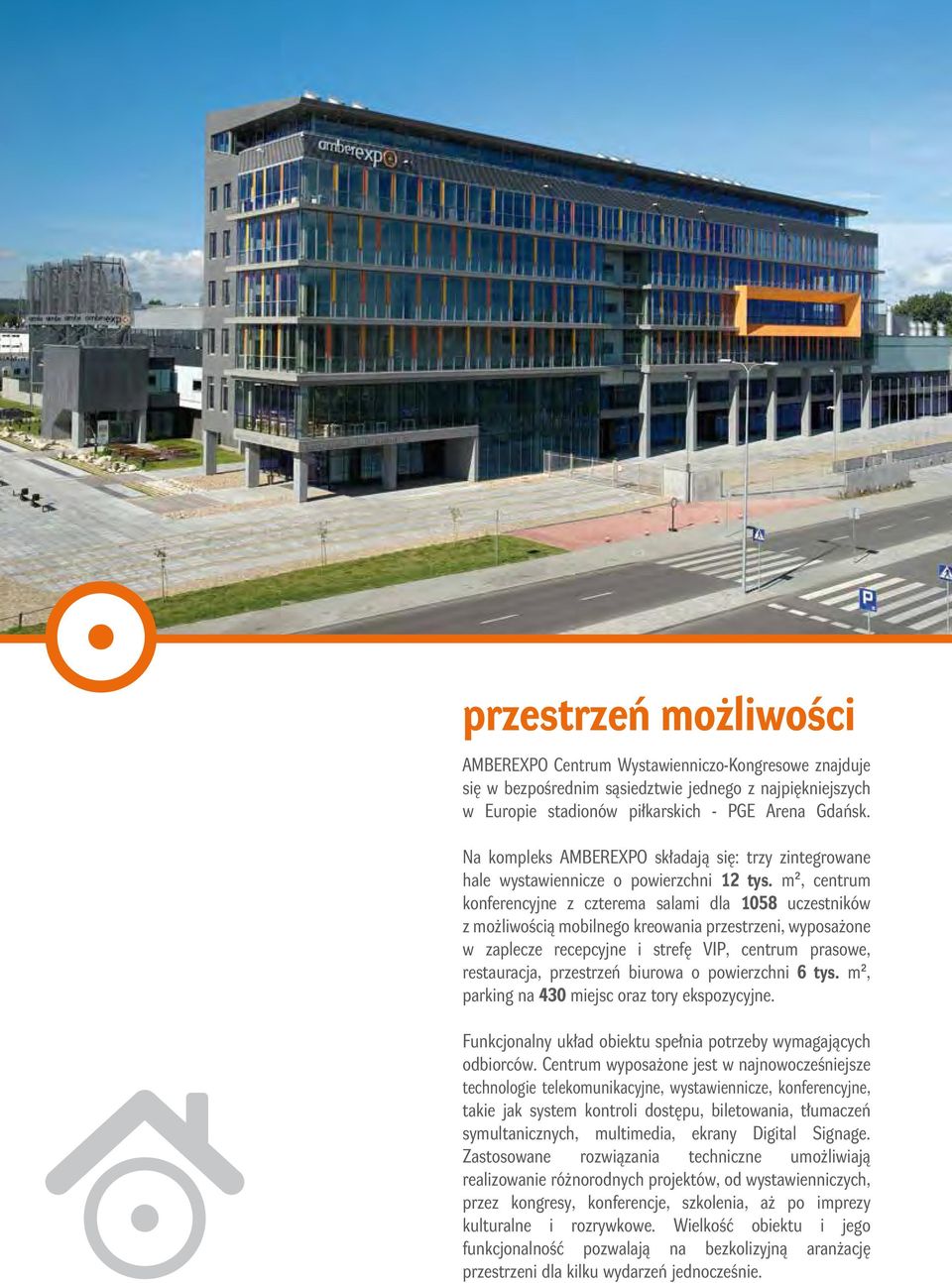 m², centrum konferencyjne z czterema salami dla 1058 uczestników z możliwością mobilnego kreowania przestrzeni, wyposażone w zaplecze recepcyjne i strefę VIP, centrum prasowe, restauracja, przestrzeń