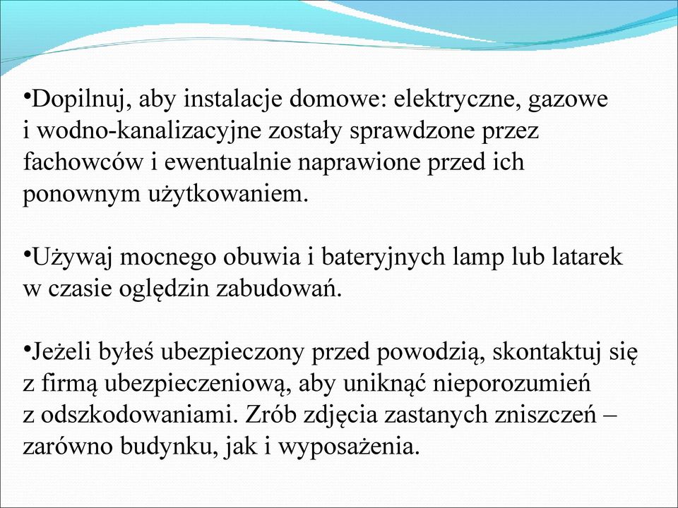 Używaj mocnego obuwia i bateryjnych lamp lub latarek w czasie oględzin zabudowań.