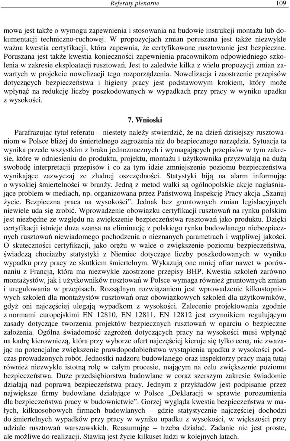 Poruszana jest takŝe kwestia konieczności zapewnienia pracownikom odpowiedniego szkolenia w zakresie eksploatacji rusztowań.