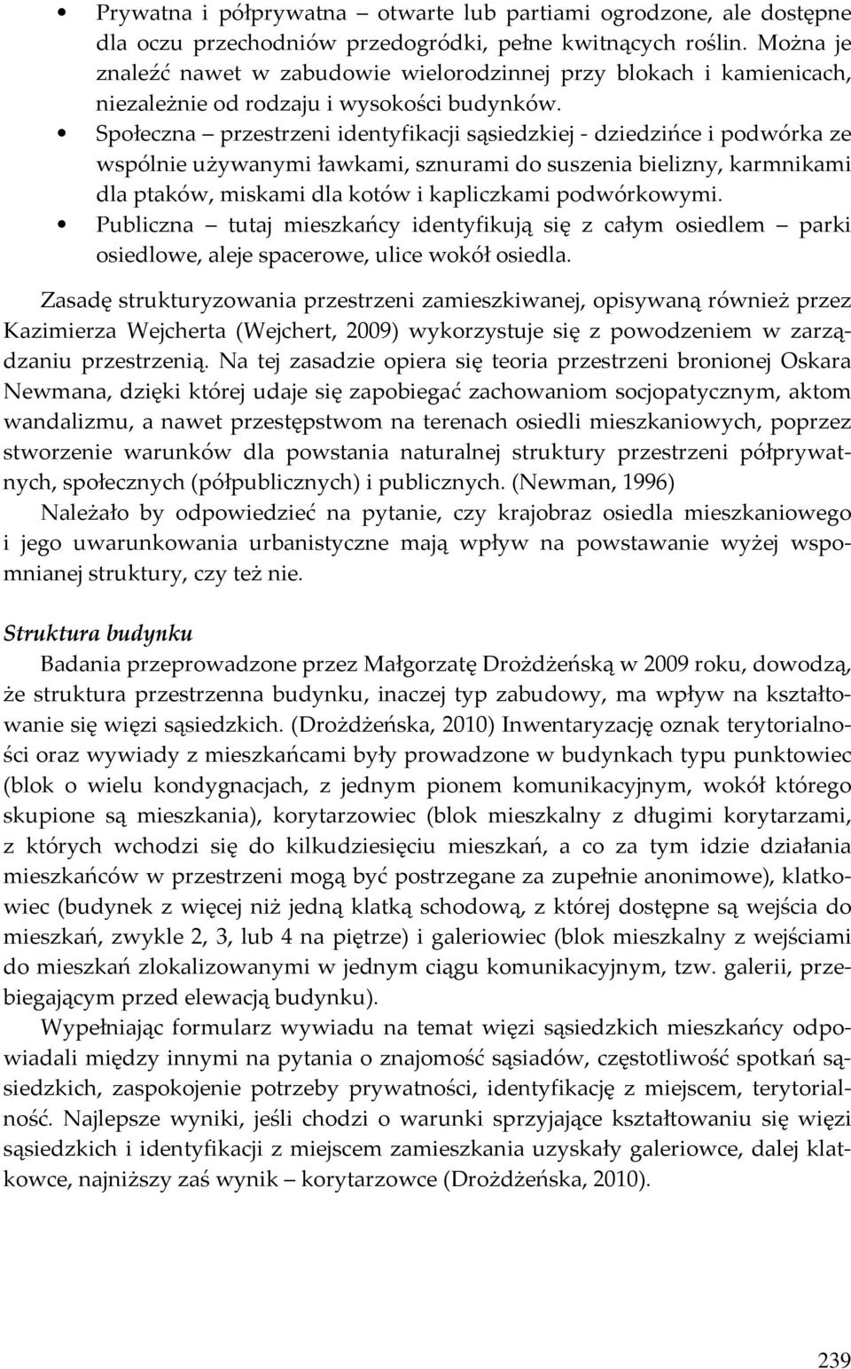 Społeczna przestrzeni identyfikacji sąsiedzkiej dziedzińce i podwórka ze wspólnie używanymi ławkami, sznurami do suszenia bielizny, karmnikami dla ptaków, miskami dla kotów i kapliczkami podwórkowymi.