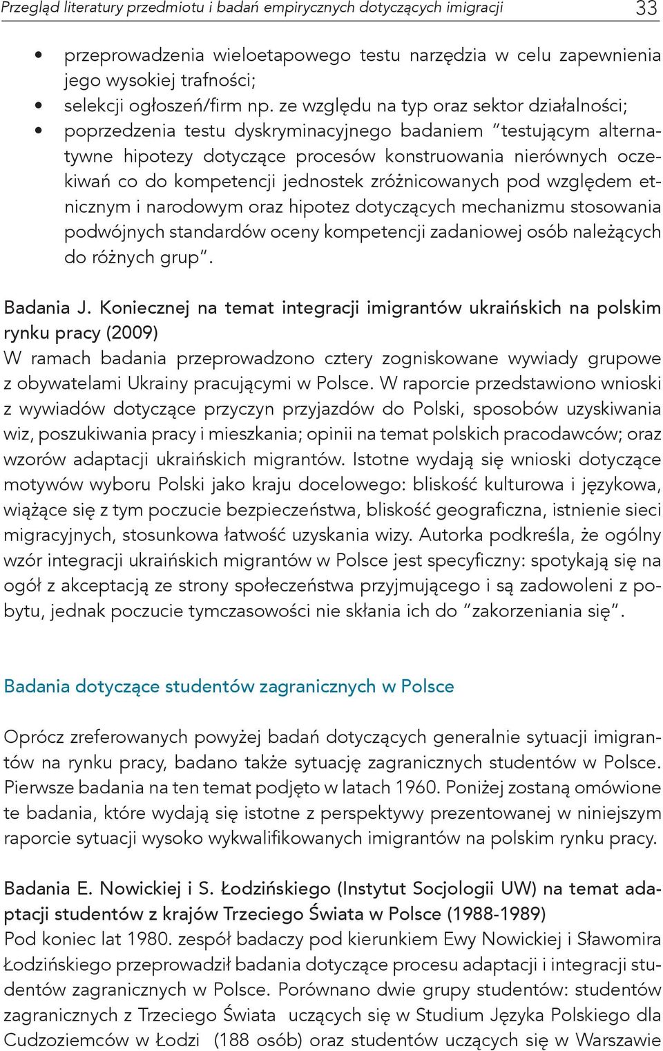 jednostek zróżnicowanych pod względem etnicznym i narodowym oraz hipotez dotyczących mechanizmu stosowania podwójnych standardów oceny kompetencji zadaniowej osób należących do różnych grup.