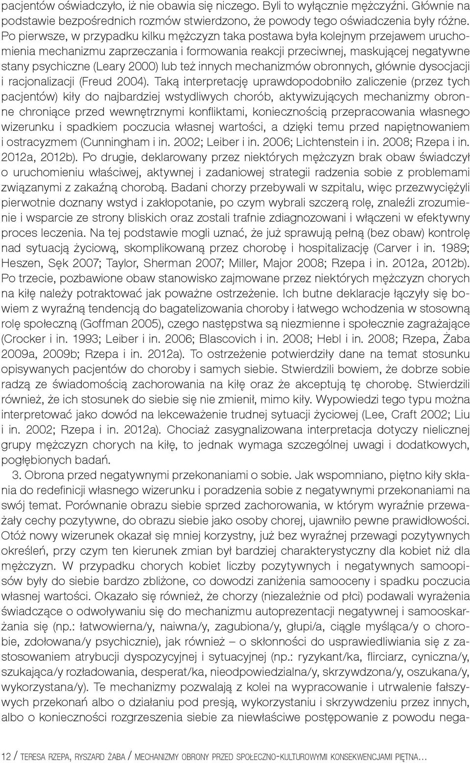 lub też innych mechanizmów obronnych, głównie dysocjacji i racjonalizacji (Freud 2004).