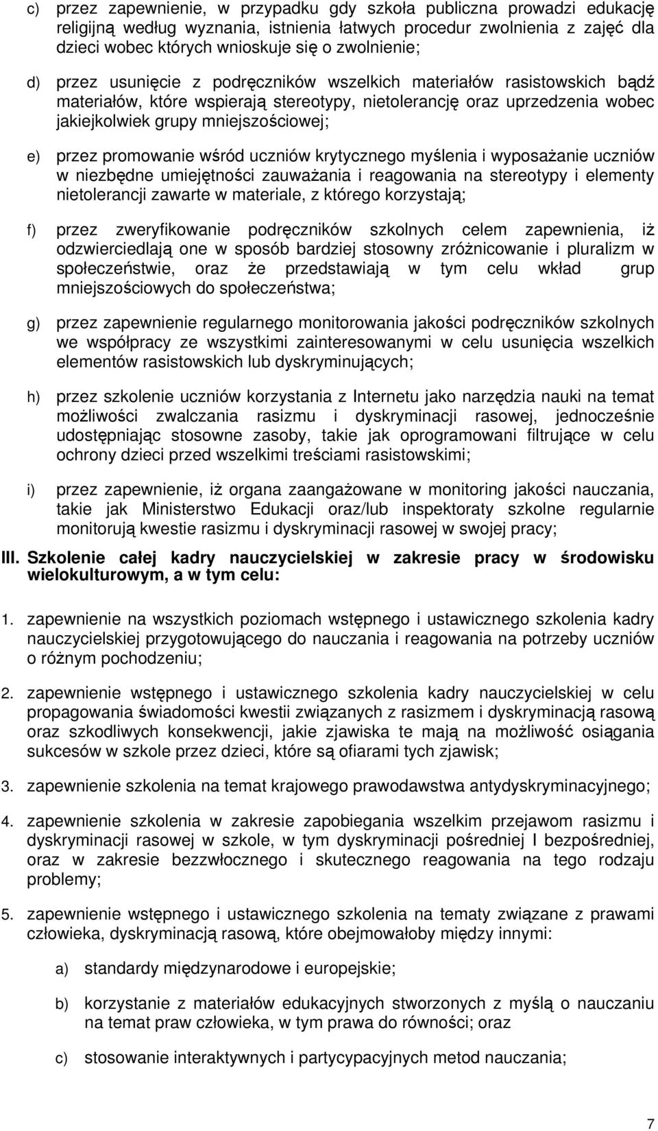 promowanie wśród uczniów krytycznego myślenia i wyposaŝanie uczniów w niezbędne umiejętności zauwaŝania i reagowania na stereotypy i elementy nietolerancji zawarte w materiale, z którego korzystają;