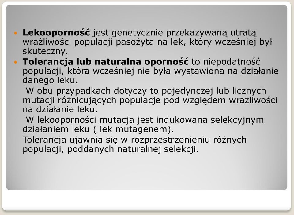 W obu przypadkach dotyczy to pojedynczej lub licznych mutacji różnicujących populacje pod względem wrażliwości na działanie leku.