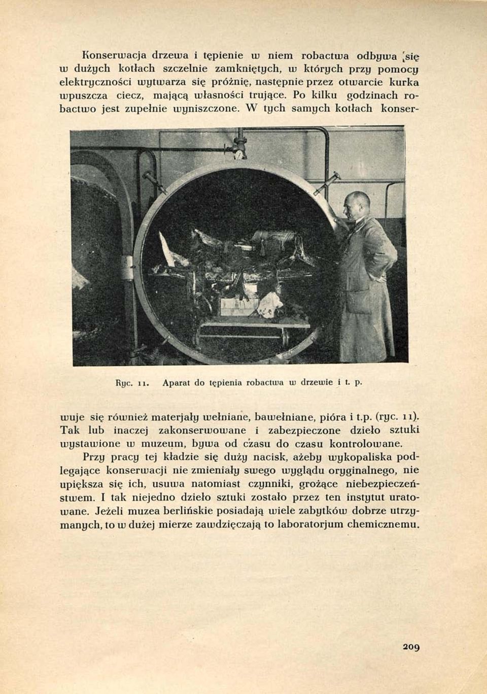 wuje się również materjały wełniane, bawełniane, pióra i t.p. (ryc. 11). Tak lub inaczej zakonserwowane i zabezpieczone dzieło sztuki wystawione w muzeum, bywa od czasu do czasu kontrolowane.