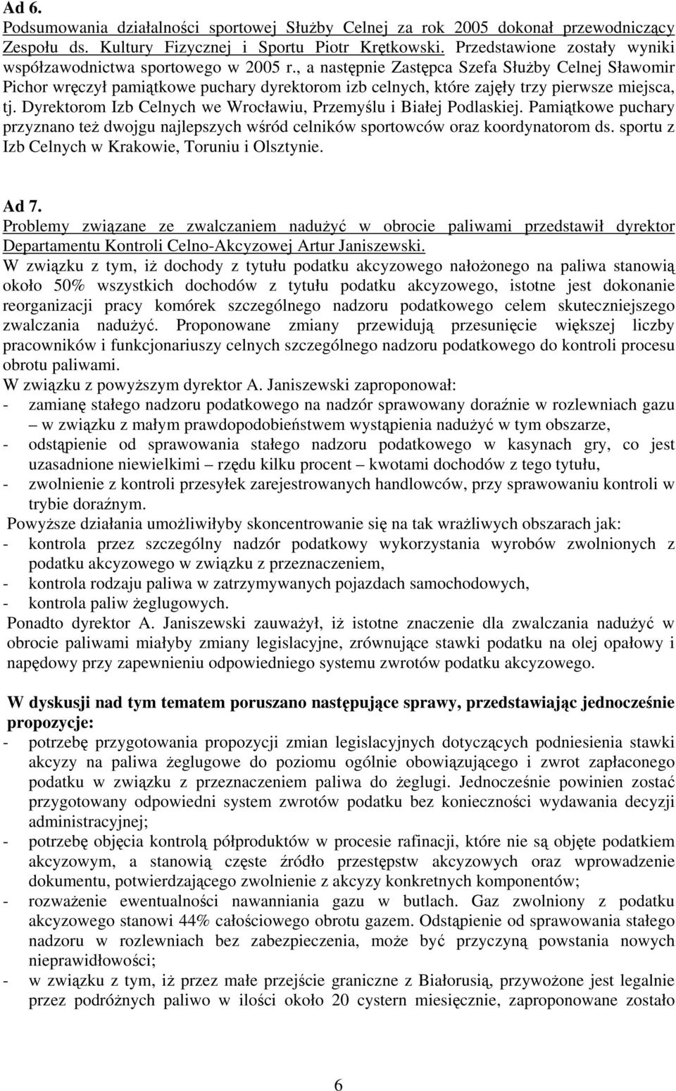 , a następnie Zastępca Szefa Służby Celnej Sławomir Pichor wręczył pamiątkowe puchary dyrektorom izb celnych, które zajęły trzy pierwsze miejsca, tj.