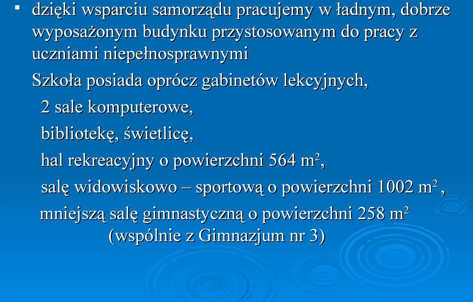 komputerowe, bibliotekę, świetlicę, hal rekreacyjny o powierzchni 564 m2, salę widowiskowo