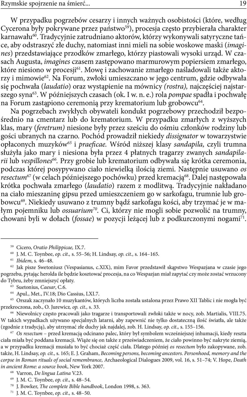 Tradycyjnie zatrudniano aktorów, którzy wykonywali satyryczne tańce, aby odstraszyć złe duchy, natomiast inni mieli na sobie woskowe maski (imagines) przedstawiające przodków zmarłego, którzy