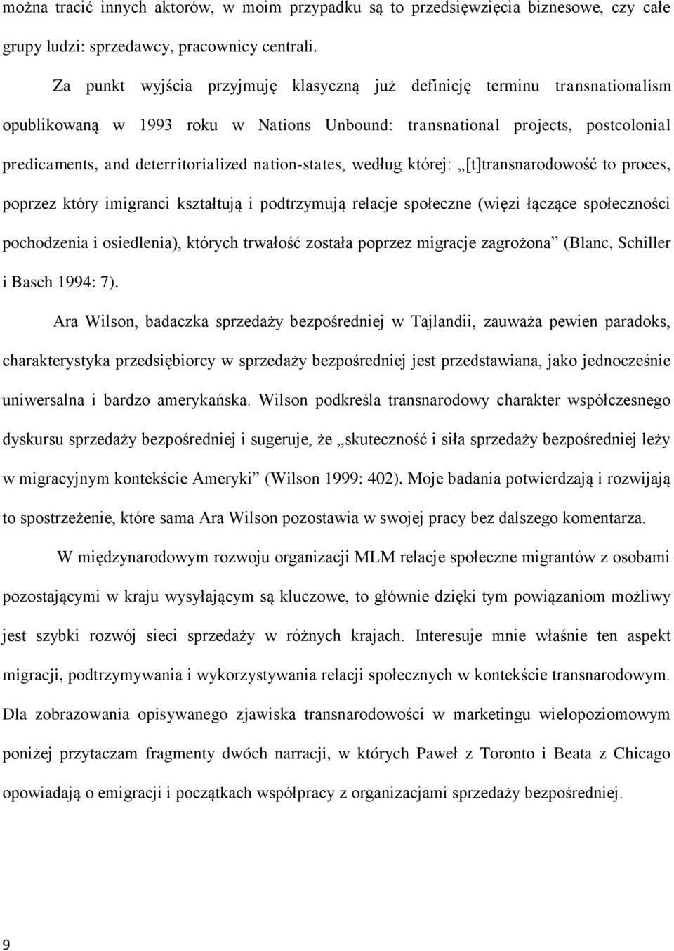 nation-states, według której: [t]transnarodowość to proces, poprzez który imigranci kształtują i podtrzymują relacje społeczne (więzi łączące społeczności pochodzenia i osiedlenia), których trwałość