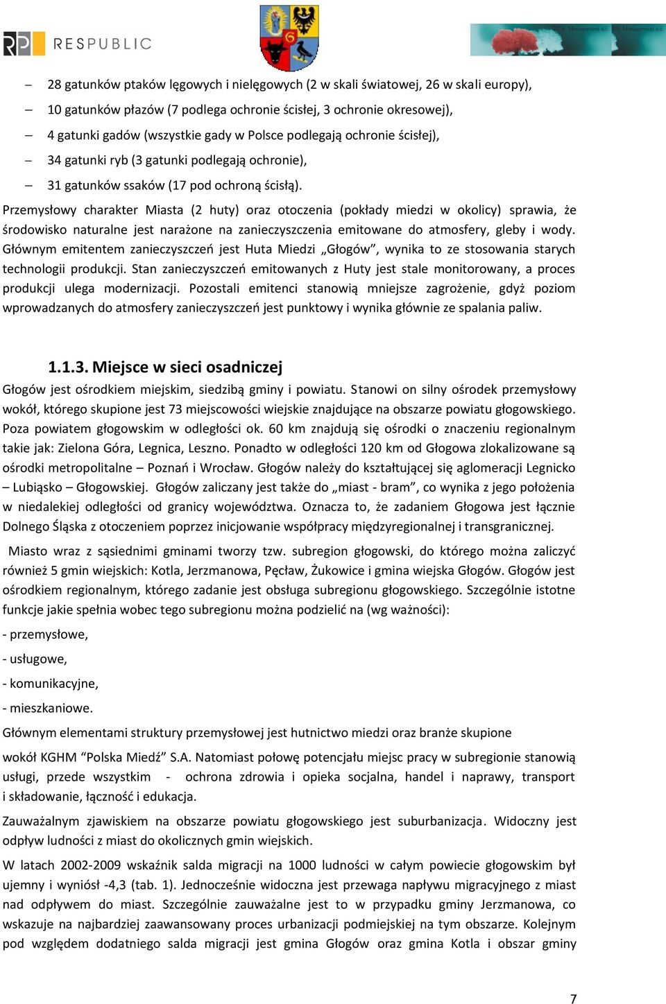 Przemysłowy charakter Miasta (2 huty) oraz otoczenia (pokłady miedzi w okolicy) sprawia, że środowisko naturalne jest narażone na zanieczyszczenia emitowane do atmosfery, gleby i wody.