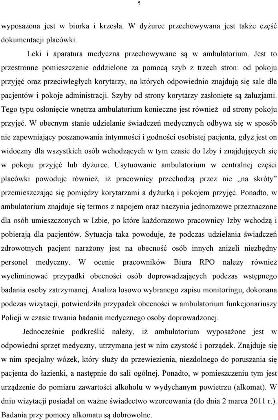 administracji. Szyby od strony korytarzy zasłonięte są żaluzjami. Tego typu osłonięcie wnętrza ambulatorium konieczne jest również od strony pokoju przyjęć.