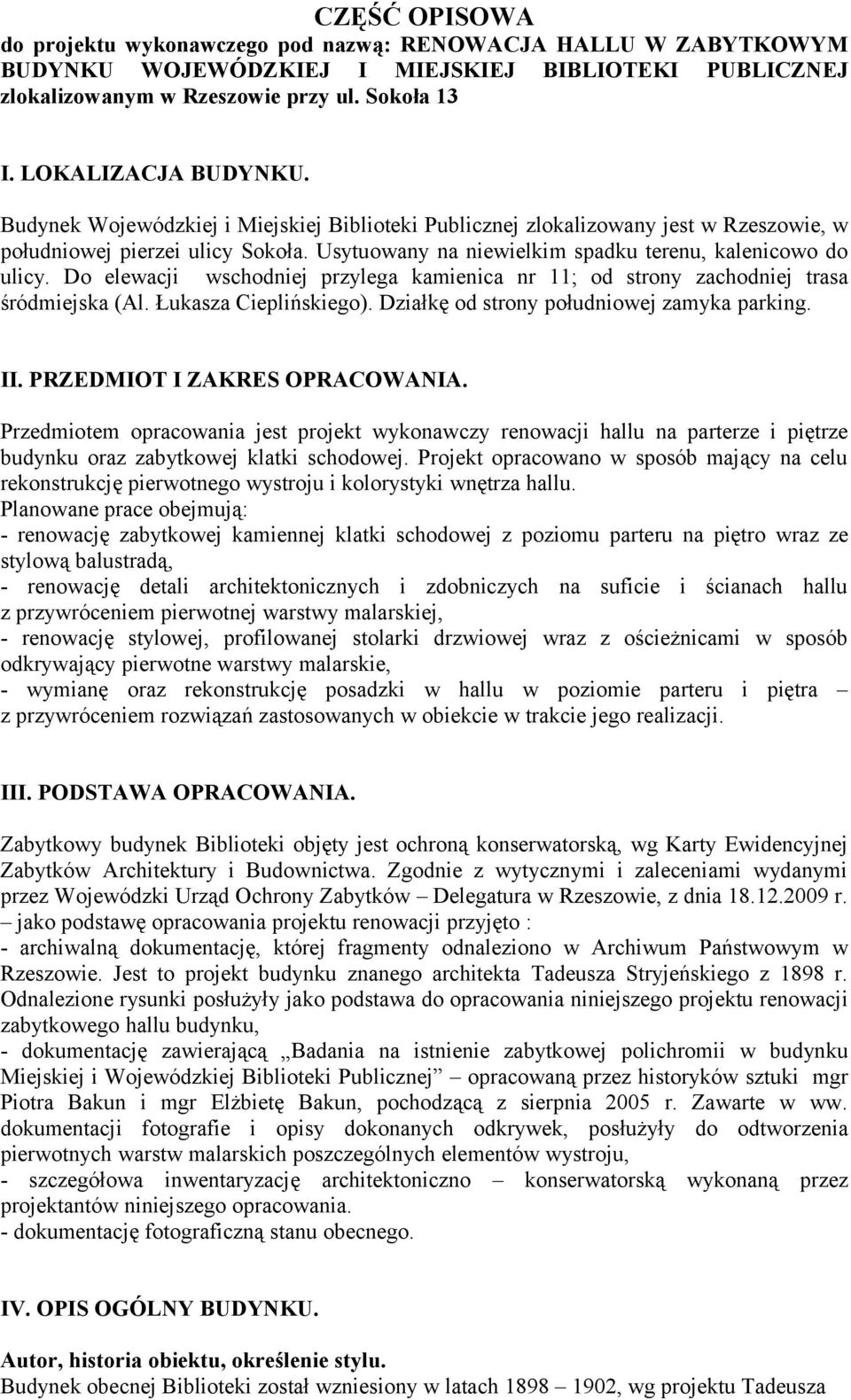 Usytuowany na niewielkim spadku terenu, kalenicowo do ulicy. Do elewacji wschodniej przylega kamienica nr 11; od strony zachodniej trasa śródmiejska (Al. Łukasza Cieplińskiego).