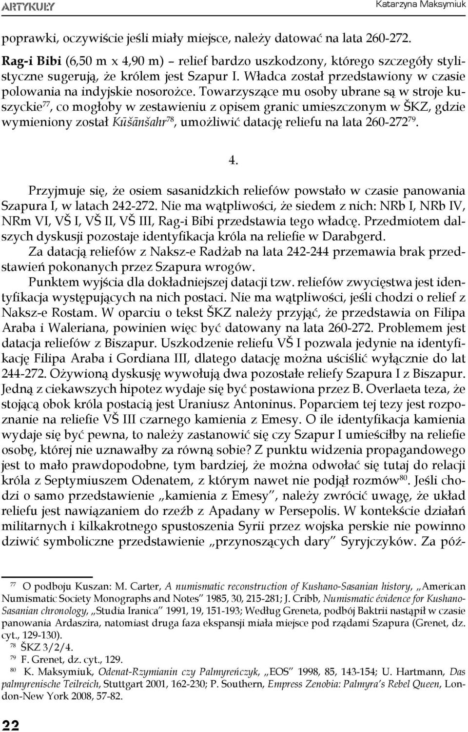 Towarzyszące mu osoby ubrane są w stroje kuszyckie 77, co mogłoby w zestawieniu z opisem granic umieszczonym w ŠKZ, gdzie wymieniony został Kūšānšahr 78, umożliwić datację reliefu na lata 260-272 79.