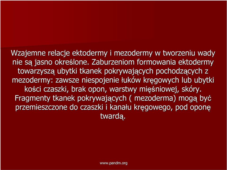 mezodermy: zawsze niespojenie łuków w kręgowych lub ubytki kości czaszki, brak opon, warstwy mięś