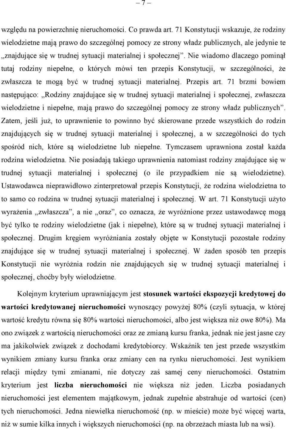 Nie wiadomo dlaczego pominął tutaj rodziny niepełne, o których mówi ten przepis Konstytucji, w szczególności, że zwłaszcza te mogą być w trudnej sytuacji materialnej. Przepis art.