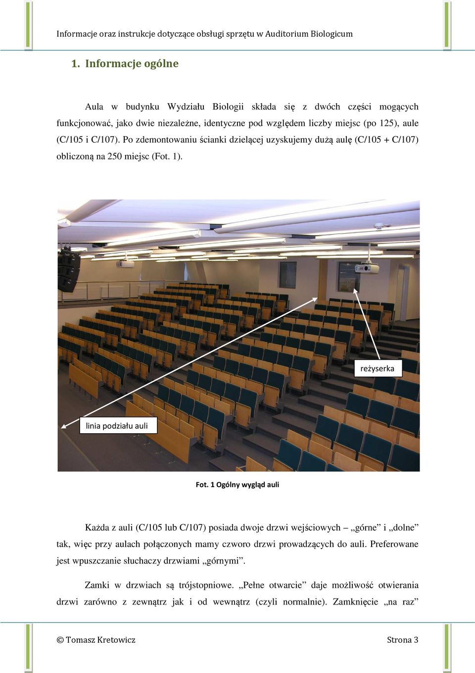 1 Ogólny wygląd auli Każda z auli (C/105 lub C/107) posiada dwoje drzwi wejściowych górne i dolne tak, więc przy aulach połączonych mamy czworo drzwi prowadzących do auli.