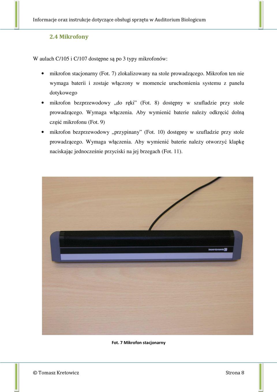 8) dostępny w szufladzie przy stole prowadzącego. Wymaga włączenia. Aby wymienić baterie należy odkręcić dolną część mikrofonu (Fot.