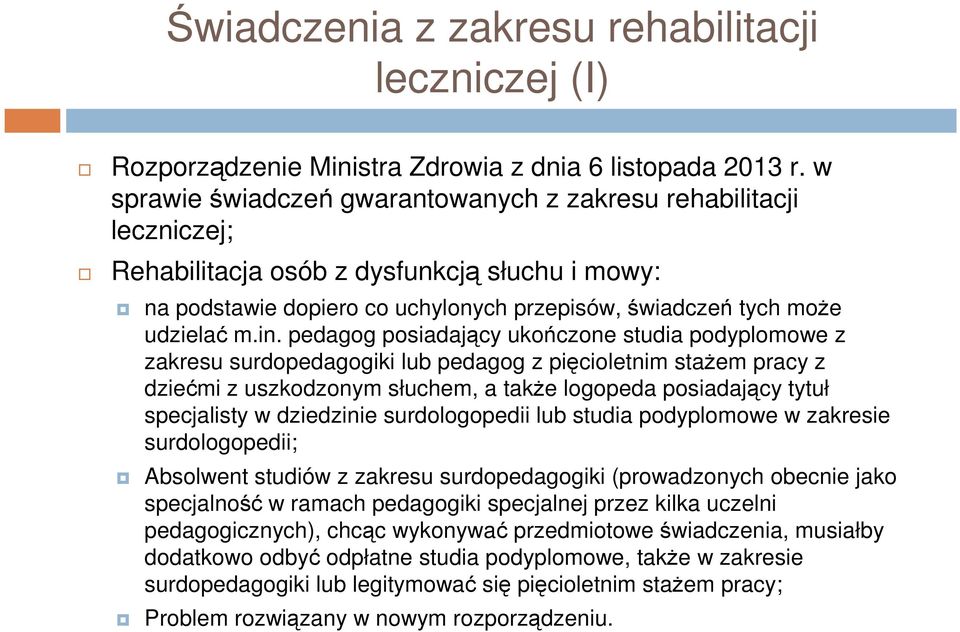 pedagog posiadający ukończone studia podyplomowe z zakresu surdopedagogiki lub pedagog z pięcioletnim stażem pracy z dziećmi z uszkodzonym słuchem, a także logopeda posiadający tytuł specjalisty w