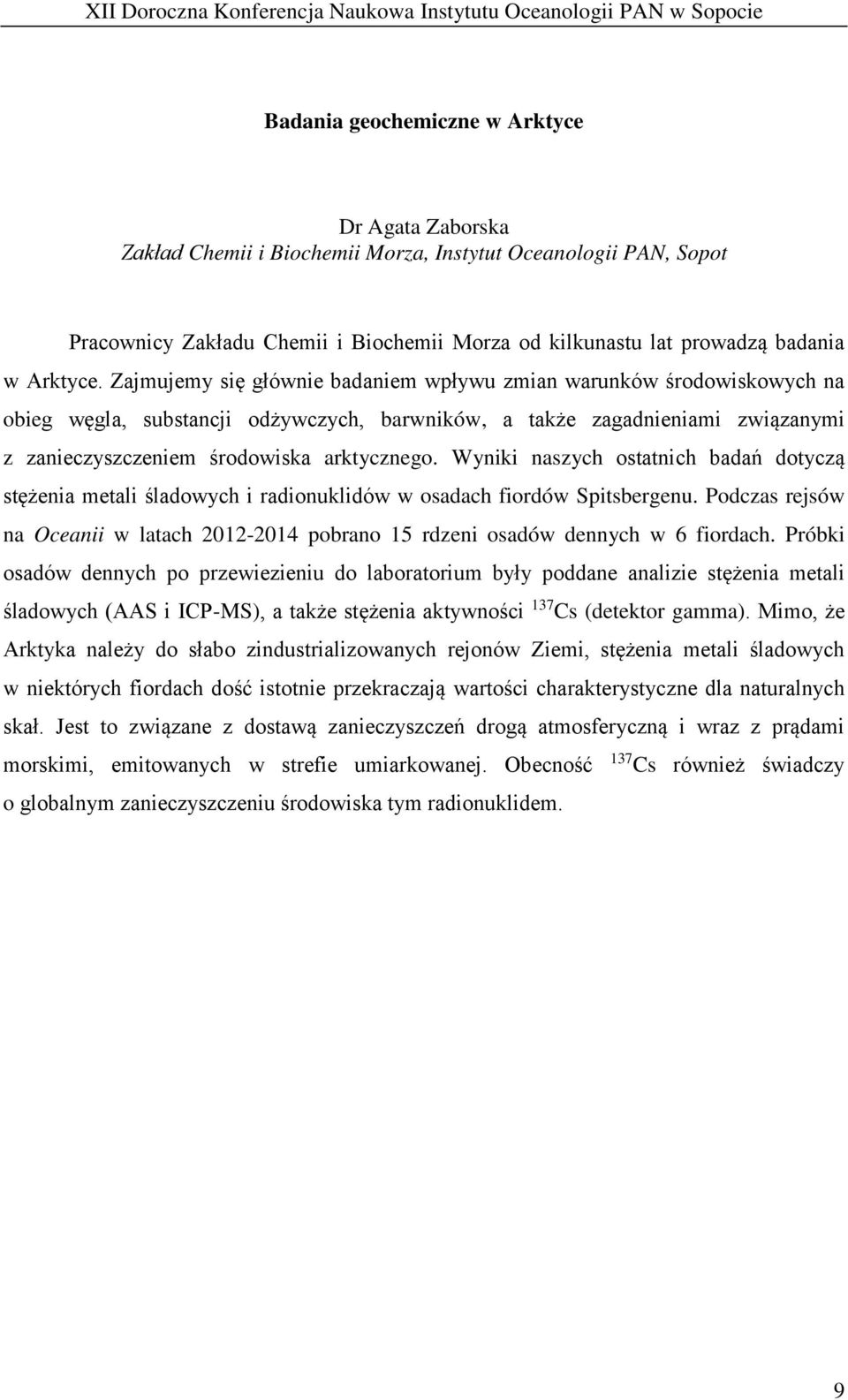 Zajmujemy się głównie badaniem wpływu zmian warunków środowiskowych na obieg węgla, substancji odżywczych, barwników, a także zagadnieniami związanymi z zanieczyszczeniem środowiska arktycznego.