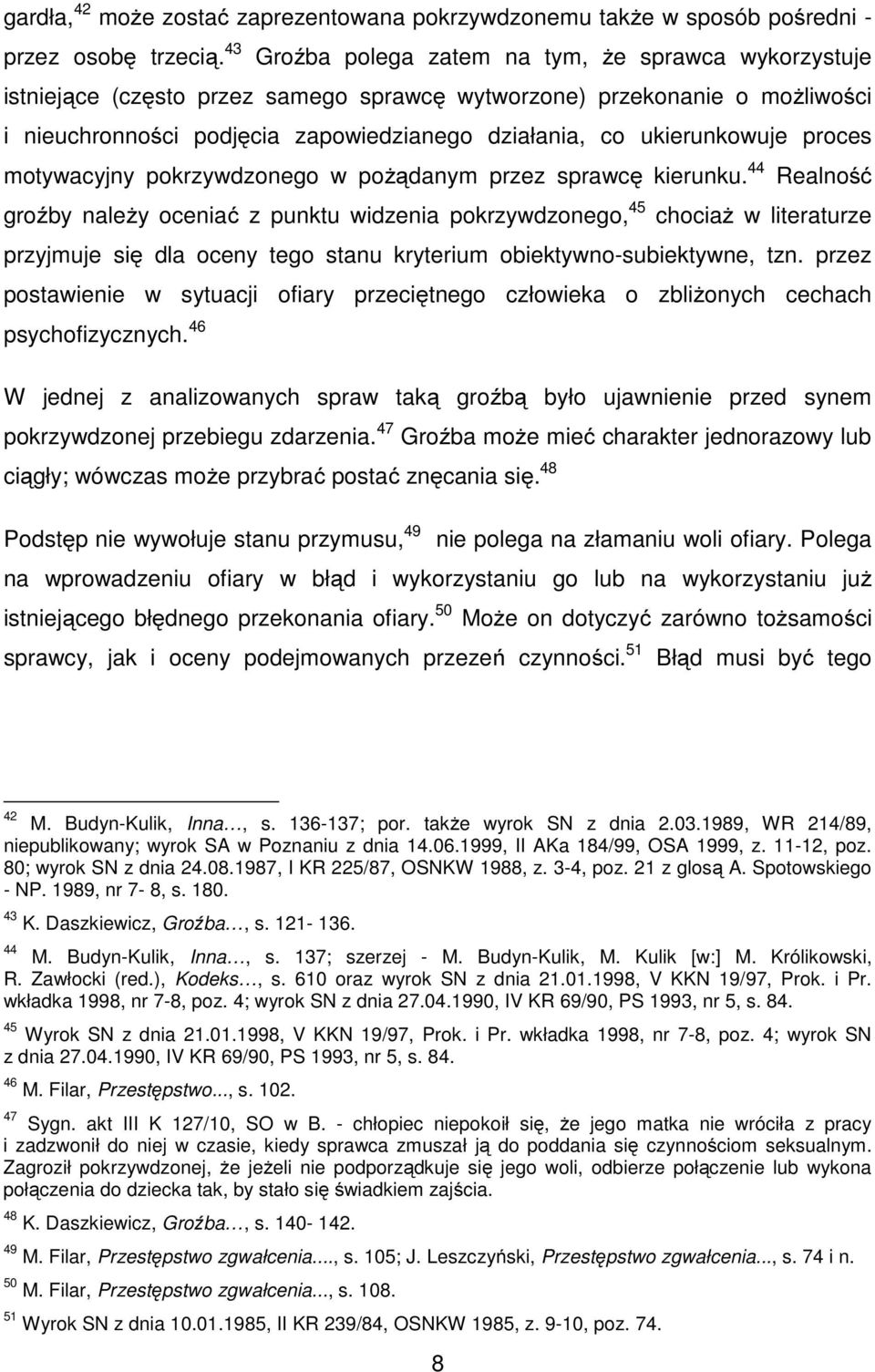 ukierunkowuje proces motywacyjny pokrzywdzonego w pożądanym przez sprawcę kierunku.