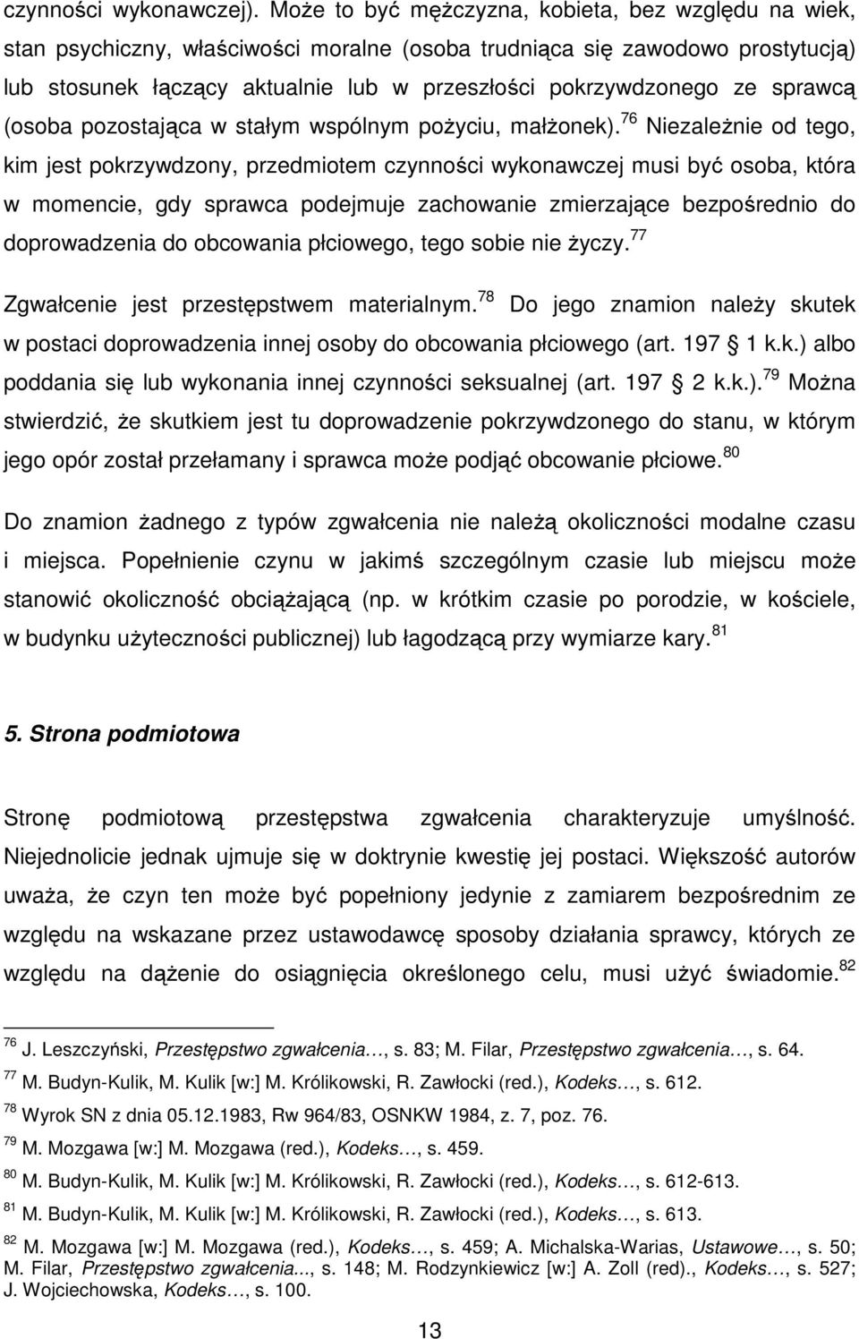 sprawcą (osoba pozostająca w stałym wspólnym pożyciu, małżonek).