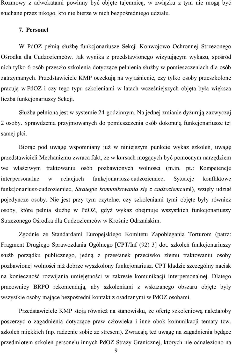 Jak wynika z przedstawionego wizytującym wykazu, spośród nich tylko 6 osób przeszło szkolenia dotyczące pełnienia służby w pomieszczeniach dla osób zatrzymanych.