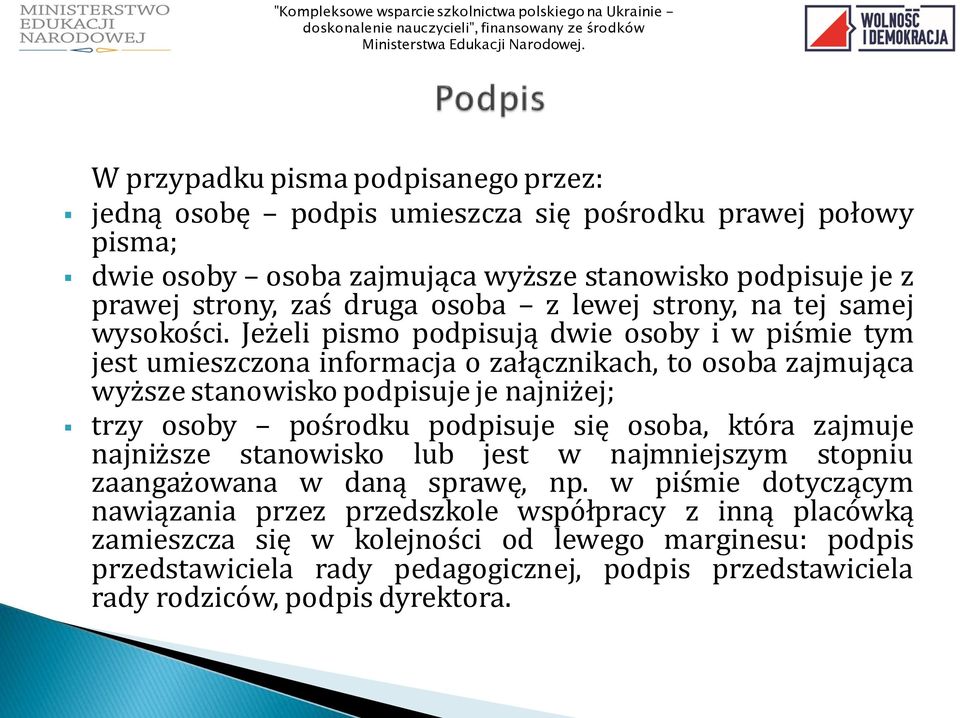 Jeżeli pismo podpisują dwie osoby i w piśmie tym jest umieszczona informacja o załącznikach, to osoba zajmująca wyższe stanowisko podpisuje je najniżej; trzy osoby pośrodku podpisuje się