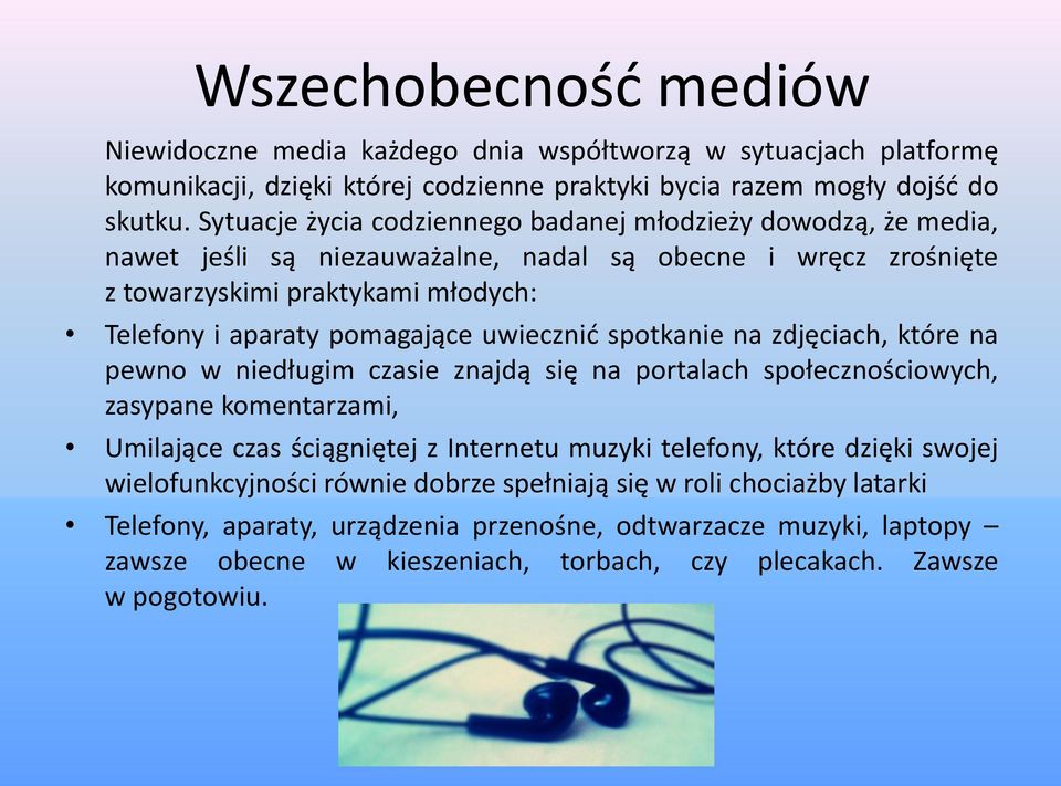 uwiecznić spotkanie na zdjęciach, które na pewno w niedługim czasie znajdą się na portalach społecznościowych, zasypane komentarzami, Umilające czas ściągniętej z Internetu muzyki telefony, które