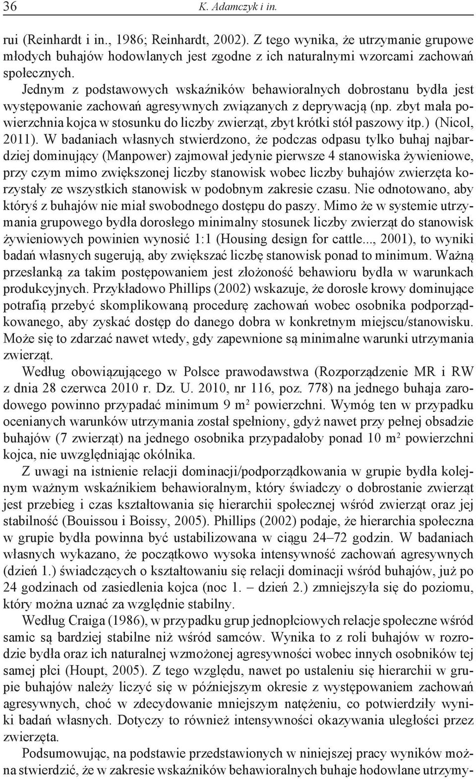 zbyt mała powierzchnia kojca w stosunku do liczby zwierząt, zbyt krótki stół paszowy itp.) (Nicol, 2011).