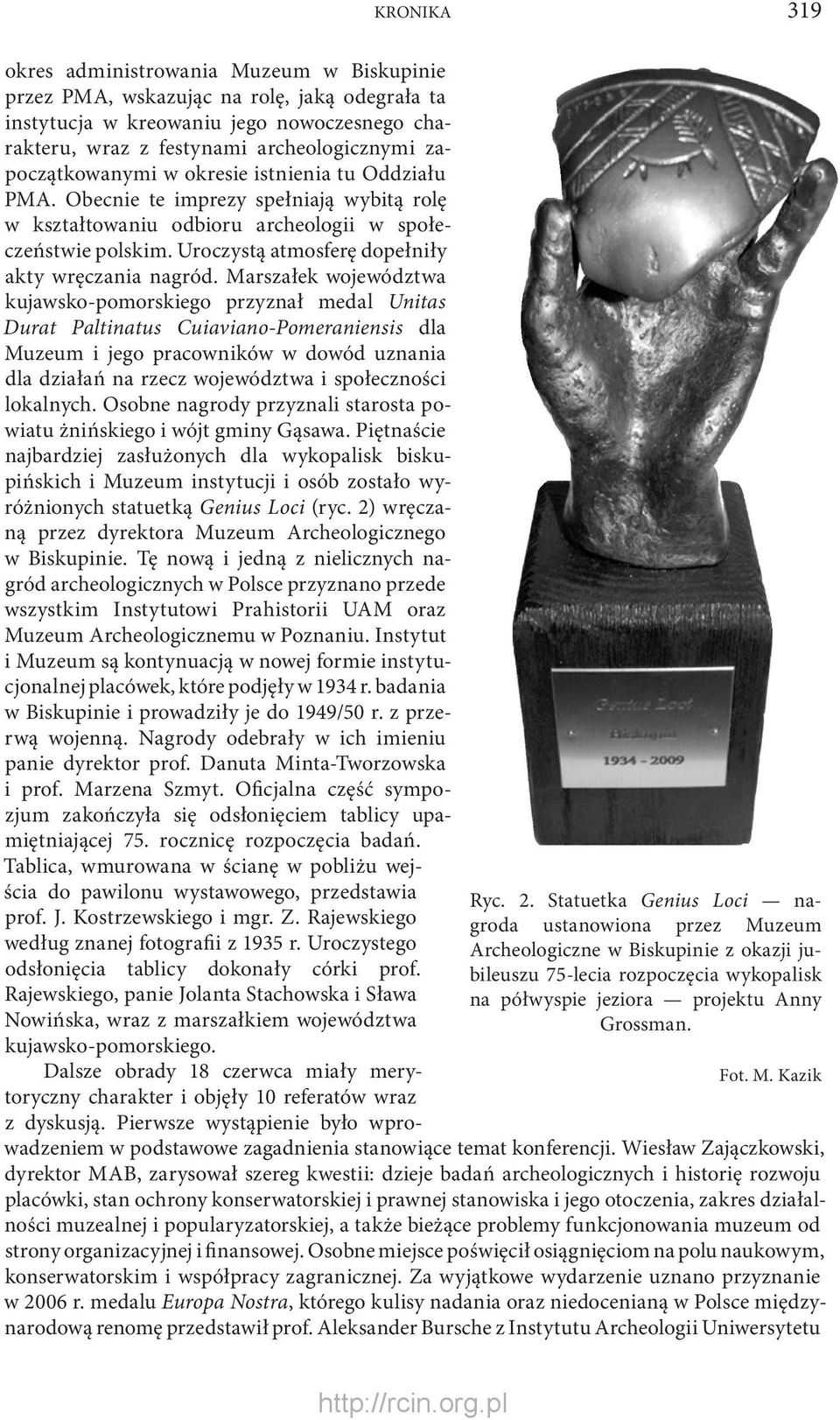 Kazik okres administrowania Muzeum w Biskupinie przez PMA, wskazując na rolę, jaką odegrała ta instytucja w kreowaniu jego nowoczesnego charakteru, wraz z festynami archeologicznymi zapoczątkowanymi