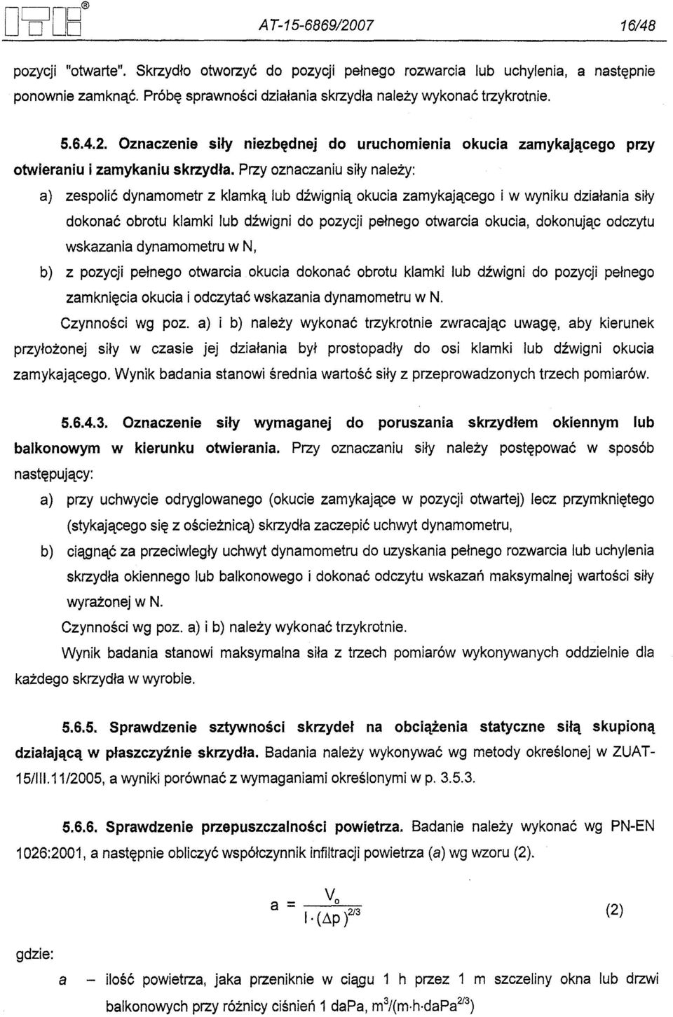 Przy oznaczaniu sily nalezy: a) zespolic dynamometr z klamka lub dzwignia okucia zamykajacego i w wyniku dzialania sily dokonac obrotu klamki lub dzwigni do pozycji pelnego otwarcia okucia, dokonujac