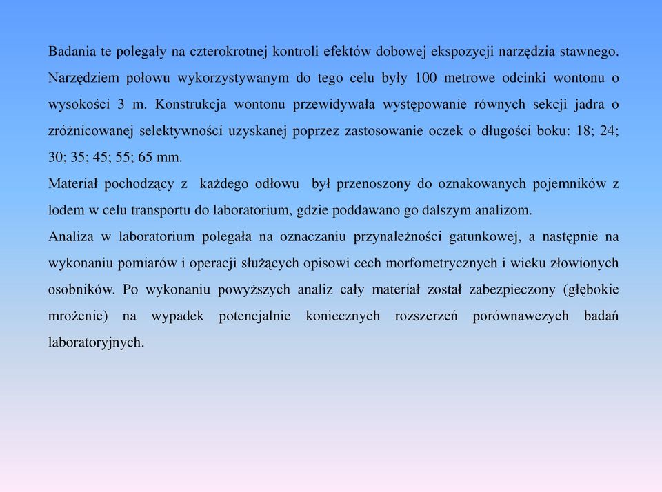 Materiał pochodzący z każdego odłowu był przenoszony do oznakowanych pojemników z lodem w celu transportu do laboratorium, gdzie poddawano go dalszym analizom.