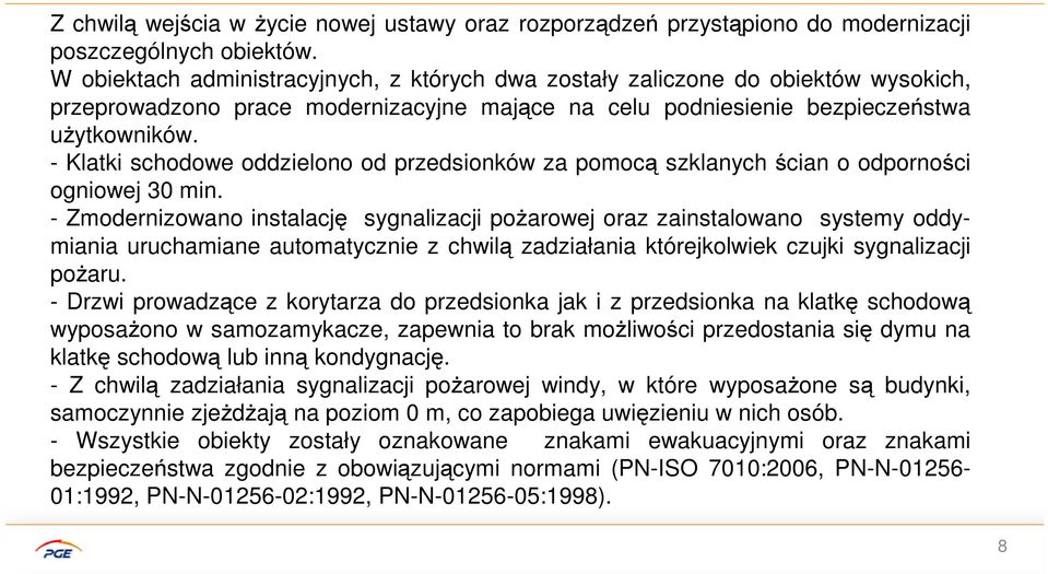 - Klatki schodowe oddzielono od przedsionków za pomocą szklanych ścian o odporności ogniowej 30 min.