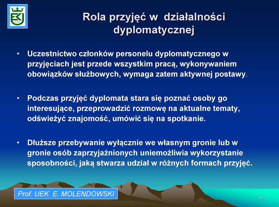 Podczas przyjęć dyplomata stara się poznać osoby go interesujące, przeprowadzić rozmowę na aktualne tematy, odświeżyć znajomość,