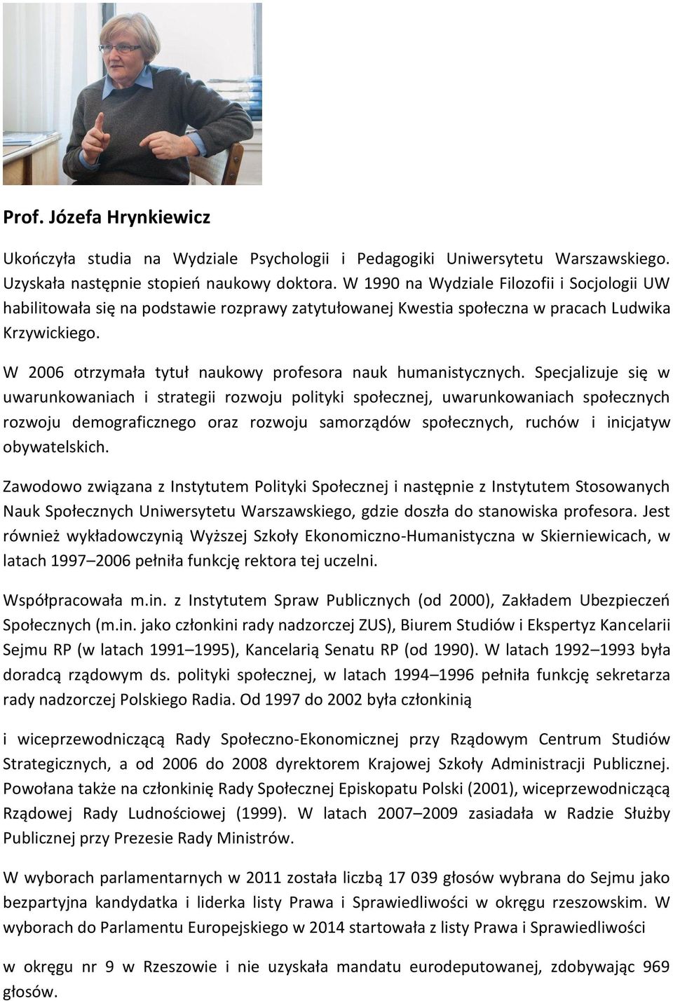 W 2006 otrzymała tytuł naukowy profesora nauk humanistycznych.