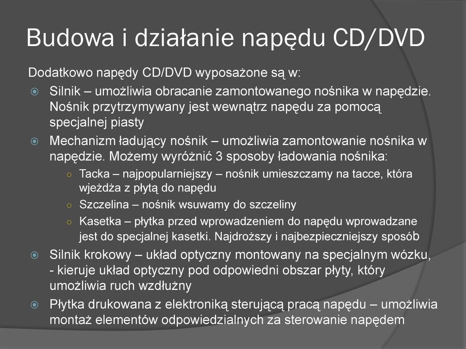 Możemy wyróżnić 3 sposoby ładowania nośnika: Tacka najpopularniejszy nośnik umieszczamy na tacce, która wjeżdża z płytą do napędu Szczelina nośnik wsuwamy do szczeliny Kasetka płytka przed