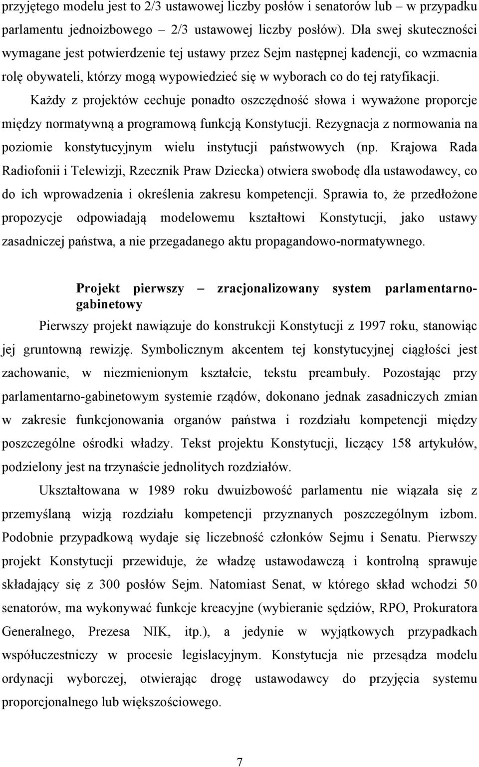 Każdy z projektów cechuje ponadto oszczędność słowa i wyważone proporcje między normatywną a programową funkcją Konstytucji.