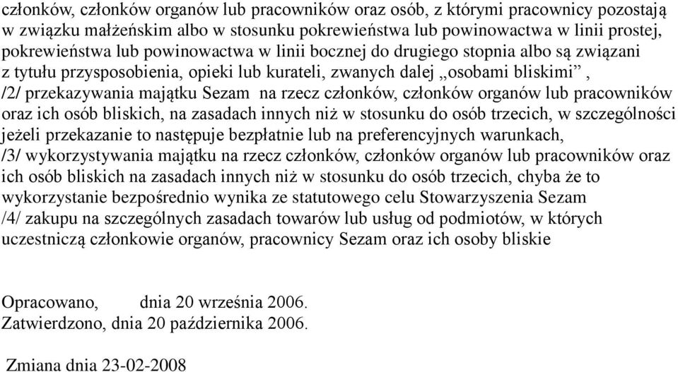 członków organów lub pracowników oraz ich osób bliskich, na zasadach innych niż w stosunku do osób trzecich, w szczególności jeżeli przekazanie to następuje bezpłatnie lub na preferencyjnych