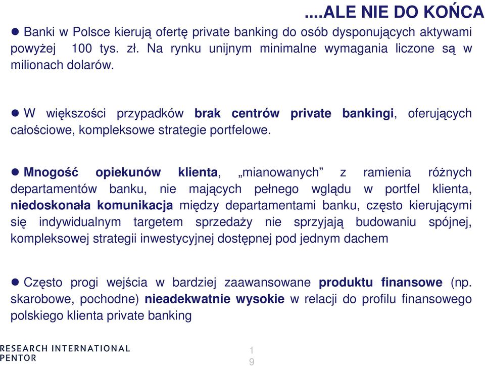 bankingi, oferujących Mnogość opiekunów klienta, mianowanych z ramienia róŝnych departamentów banku, nie mających pełnego wglądu w portfel klienta, niedoskonała komunikacja między departamentami