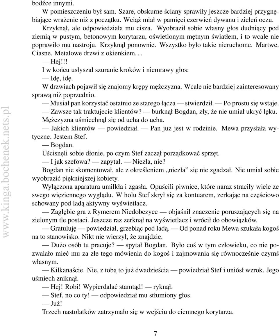 Krzyknął ponownie. Wszystko było takie nieruchome. Martwe. Ciasne. Metalowe drzwi z okienkiem... Hej!!! I w końcu usłyszał szuranie kroków i niemrawy głos: Idę, idę.