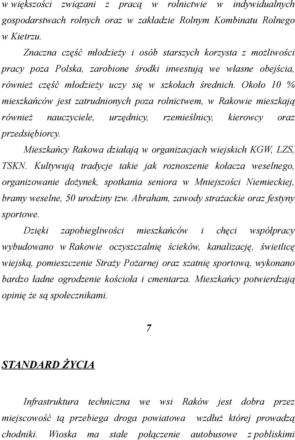 Około 10 % mieszkańców jest zatrudnionych poza rolnictwem, w Rakowie mieszkają również nauczyciele, urzędnicy, rzemieślnicy, kierowcy oraz przedsiębiorcy.