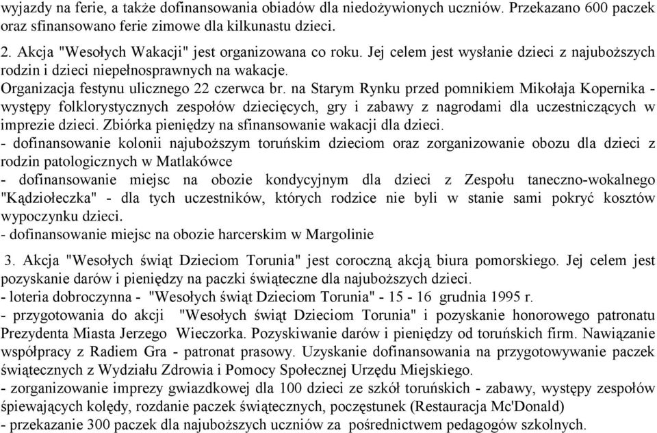 na Starym Rynku przed pomnikiem Mikołaja Kopernika - występy folklorystycznych zespołów dziecięcych, gry i zabawy z nagrodami dla uczestniczących w imprezie dzieci.