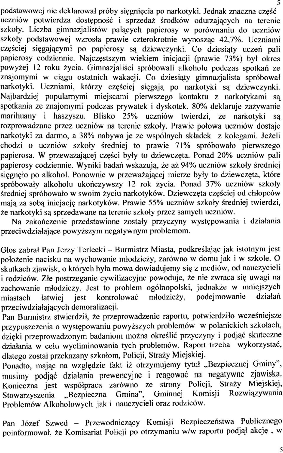 Co dziesiqty uczeri pali papierosy codziennie. Najczgstszym wiekiem inicjacji (prawie 73%) byt okres powyzej 12 roku Zycia.