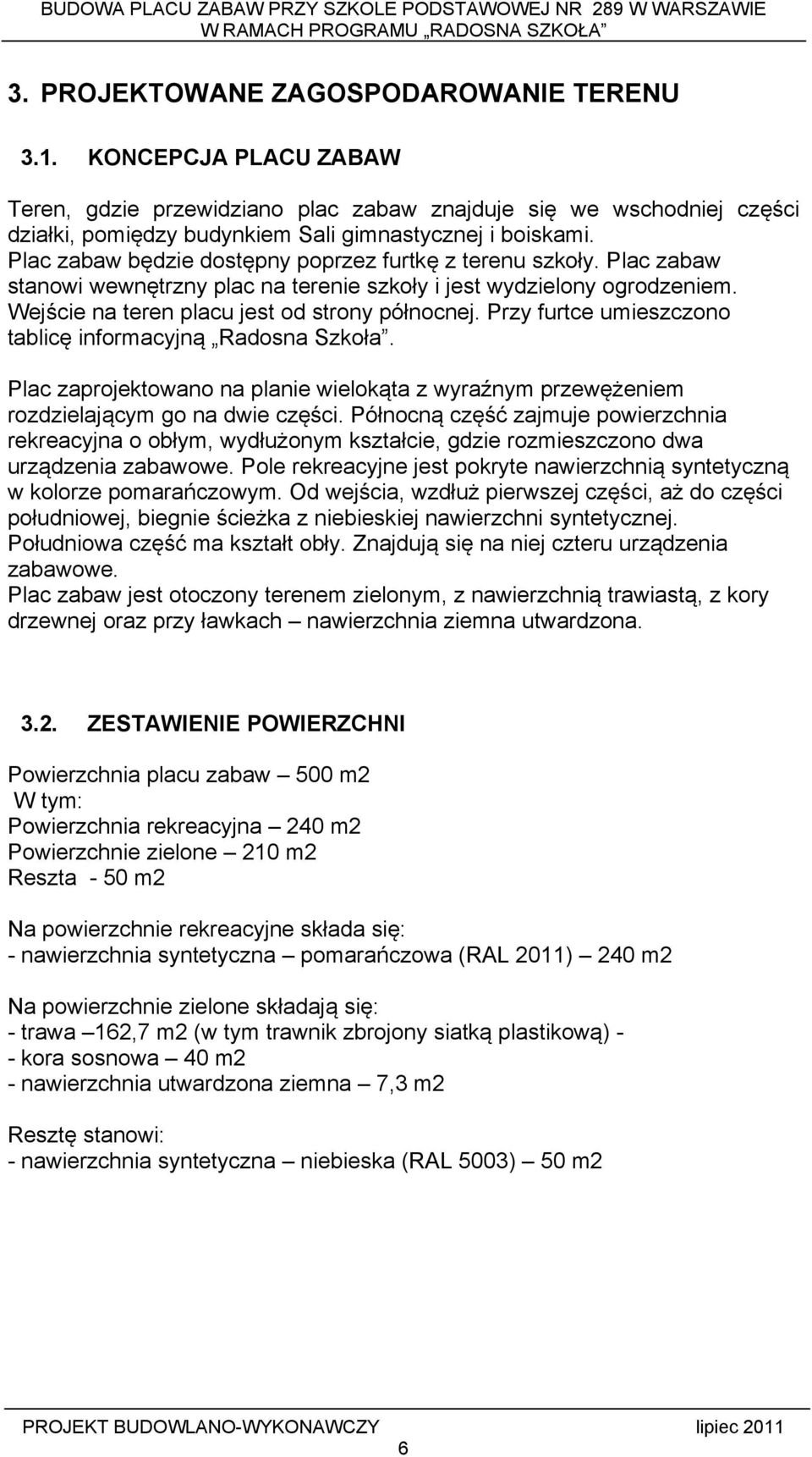 Przy furtce umieszczono tablicę informacyjną Radosna Szkoła. Plac zaprojektowano na planie wielokąta z wyraźnym przewężeniem rozdzielającym go na dwie części.