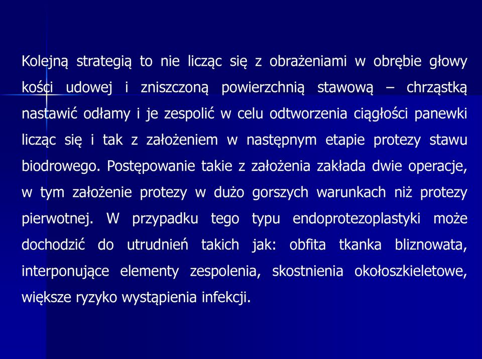 Postępowanie takie z założenia zakłada dwie operacje, w tym założenie protezy w dużo gorszych warunkach niż protezy pierwotnej.