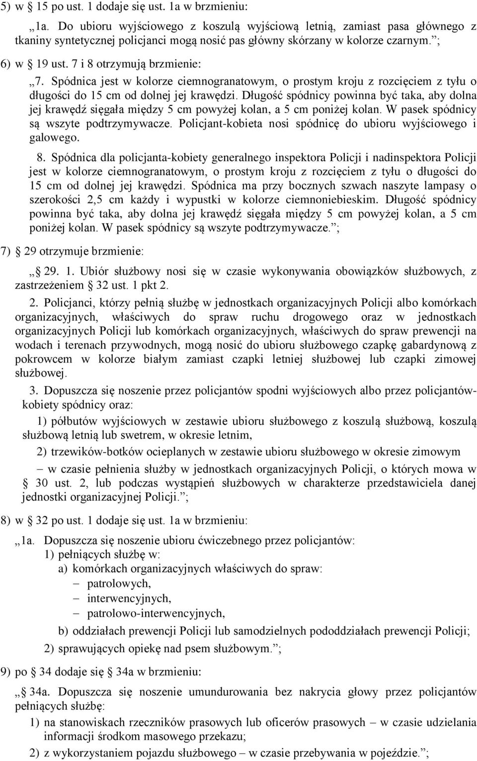 Spódnica jest w kolorze ciemnogranatowym, o prostym kroju z rozcięciem z tyłu o długości do 15 cm od dolnej jej krawędzi.