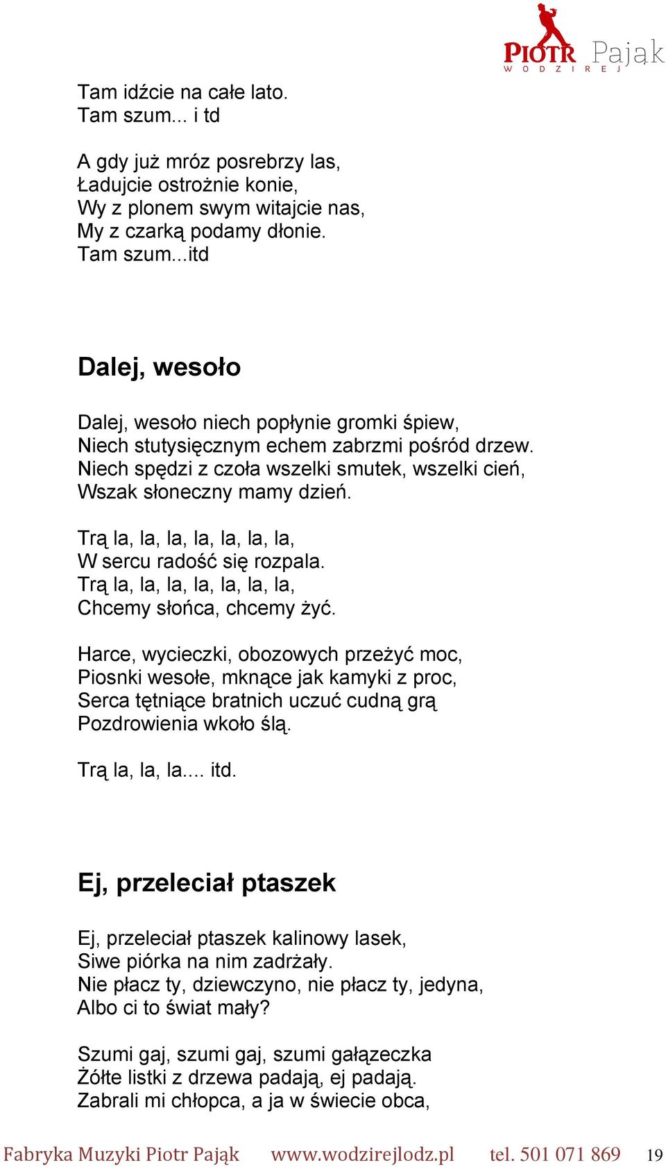 Harce, wycieczki, obozowych przeżyć moc, Piosnki wesołe, mknące jak kamyki z proc, Serca tętniące bratnich uczuć cudną grą Pozdrowienia wkoło ślą. Trą la, la, la... itd.